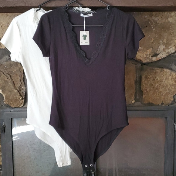 NWT 2 bodysuits, v-neck, ribbed, lace trim 🖤 - Picture 4 of 4